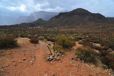 A large cairn marks the divergence of the Thunder River trail (left) and the Deer Creek trail